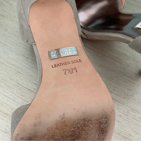 Badgley Mischka - Gold Leather Shoes - EUC Size 7.5 - Picture 5 of 5